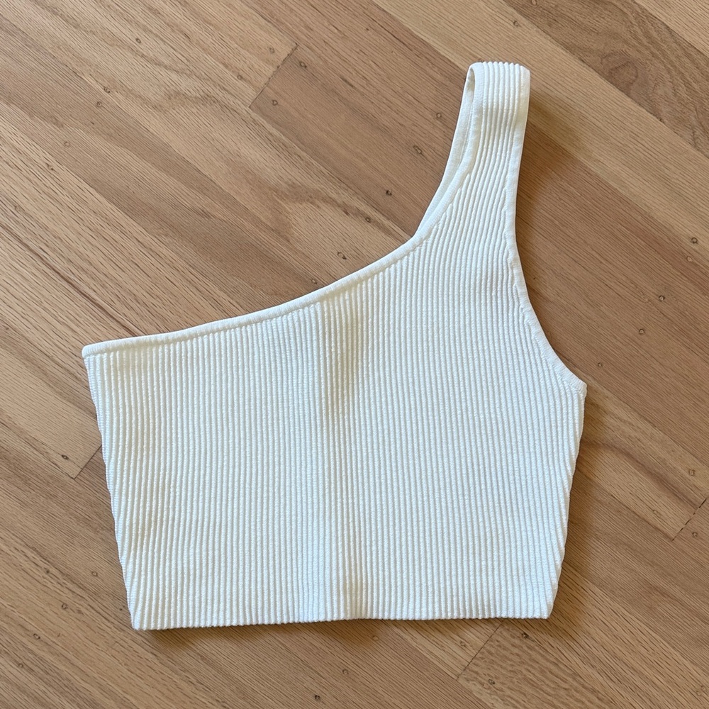 Aritzia Babaton Sculpt Knit One-Shoulder Crop Top